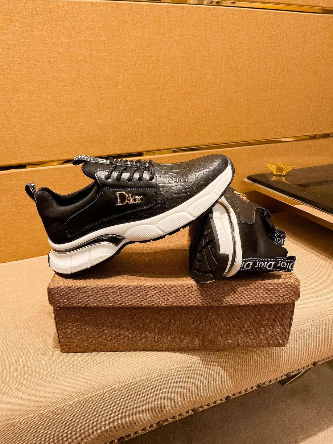 Men's shoes💰 440💰 [Dior] Men's high-end brand of shoes official website 1:1 latest masterpiece: the upper is made of Italian imported first-layer cowhide with a comfortable and breathable lining ➕original non-slip and wear-resistant outsole🔥, making walking more convenient and comfortable! An exclusive new model, a stunning work, a beautiful 1:1 replica [color] compared to the official quality! Create a fashionable personality to set off your uniqueness! A must-have for trendy men! Classic 🔥Size: 38-44 Color: 🔥 2⃣️colors available🔥.
